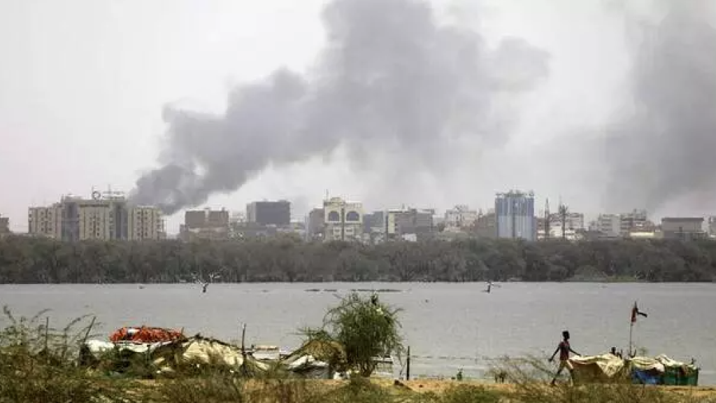 Smoke rises from the Sudanese capital, Khartoum, after heavy gunfighting broke out on 15 April 2023.