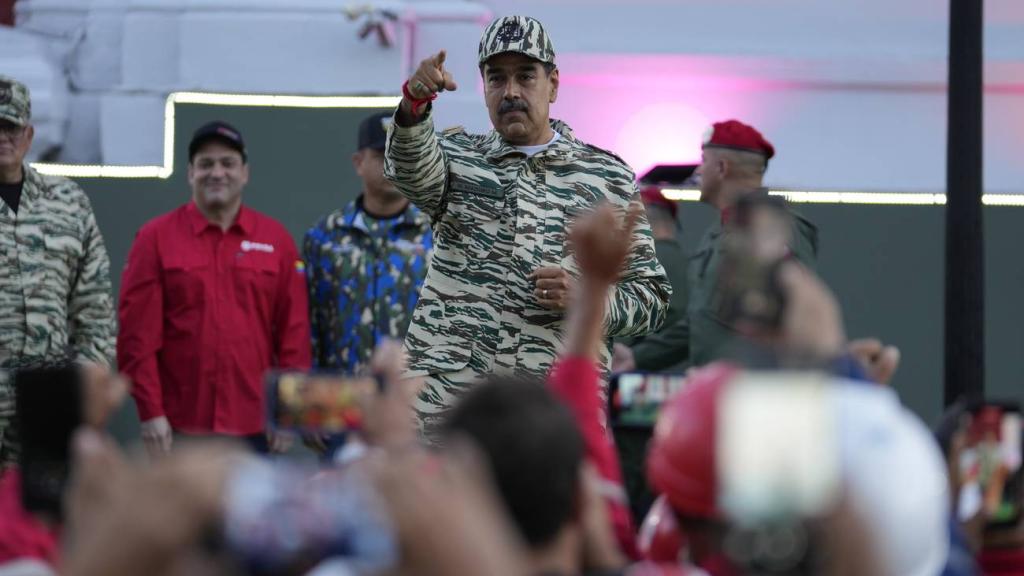 Maduro in army fatigues