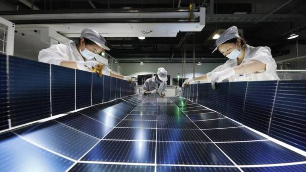 Workers assemble solar panels at a factory of Jiangsu DMEGC New Energy Co. in Suqian, China, 22 July 2025. Photo: IMAGO / VCG
