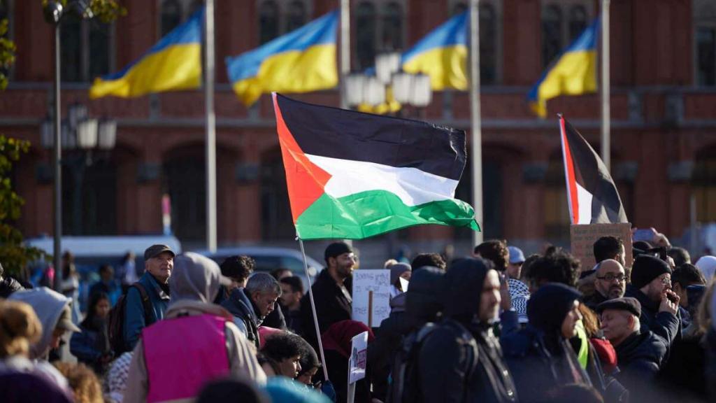 Palestine and Ukraine flags