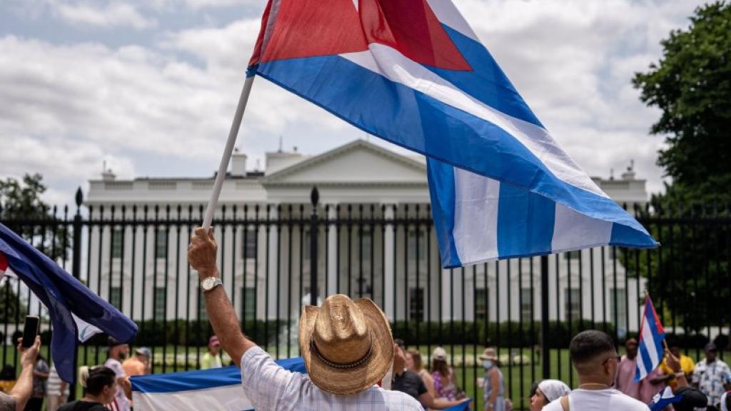 Cuba flag outside White House
