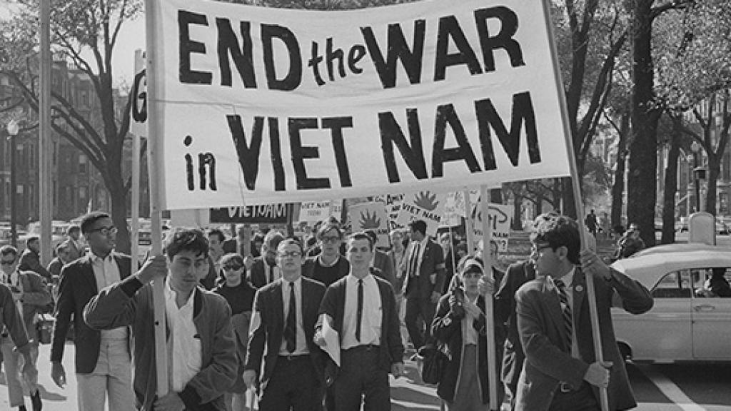  College students in Boston march against the Vietnam war, October 16, 1965. Courtesy of AP Photo/Frank C. Curtin. 