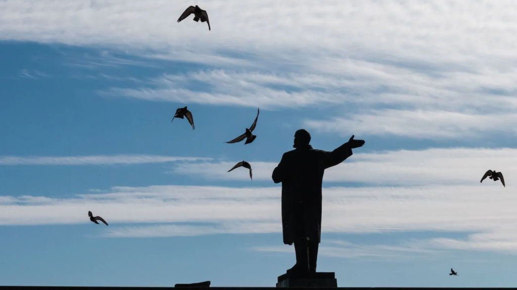 Lenin seagulls 2