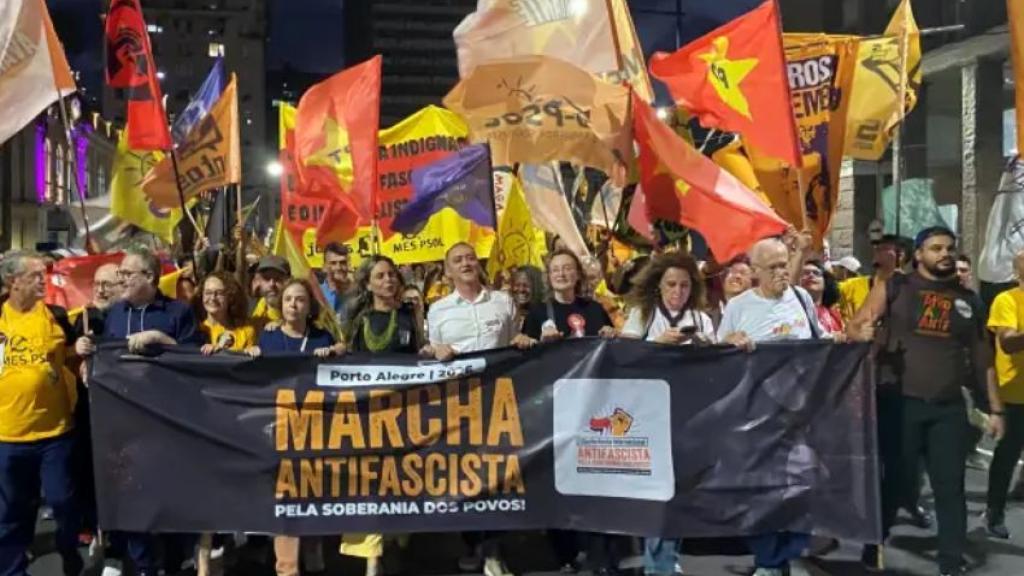 The opening march of the Anti-Fascist Conference in Porto Alegre, Brazil, on March 26. Photo: Igor Sperotto