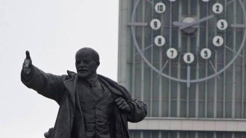 Lenin and clock