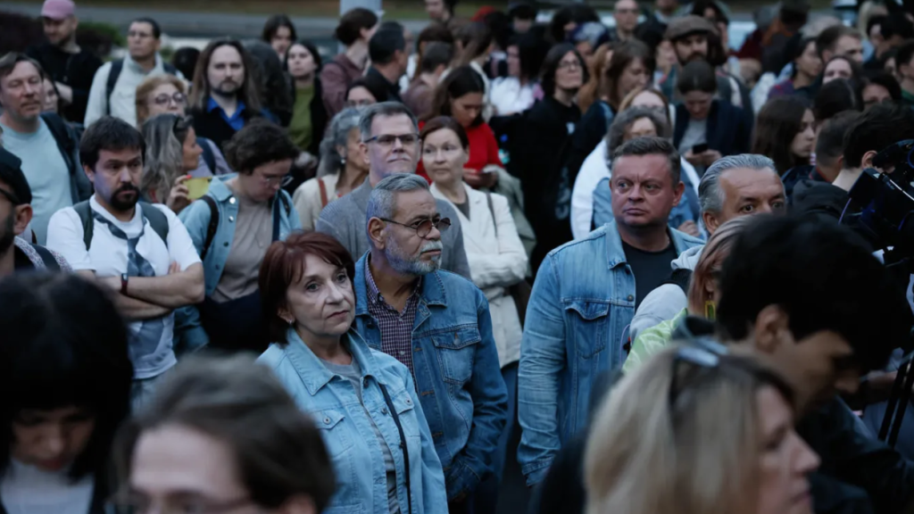 Demonstrators outside a court in Moscow, where Lidia Moniava, founder of a children’s hospice, was on trial for social media posts about the war. Photo from Bereg