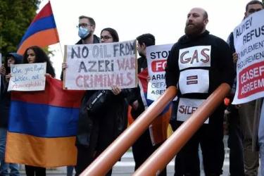 Armenians in Berlin protesting against the Azerbaijani attack.