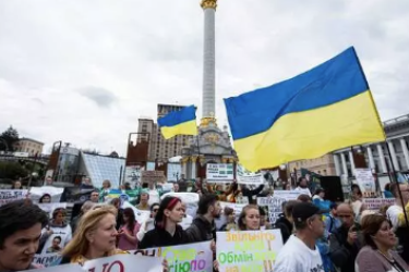 Relatives of Ukrainian prisoners of war rally to demand their speedy release in Kyiv, 1 October 2022.