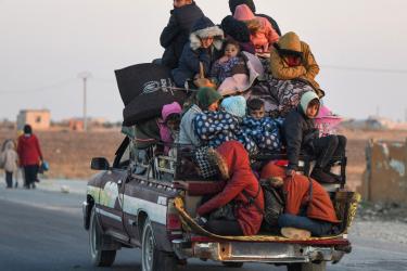 Syrian refugees flee Aleppo