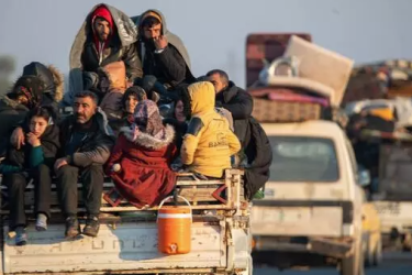 Refugees escaping the area around Tal Rifaat, fleeing towards Raqqa, 2 December 2024.