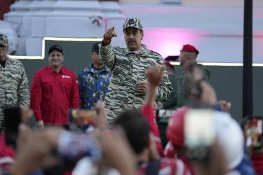 Maduro in army fatigues