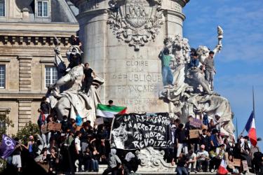 Student protesters in Paris, October 6, 2026 (image via Wikimedia).