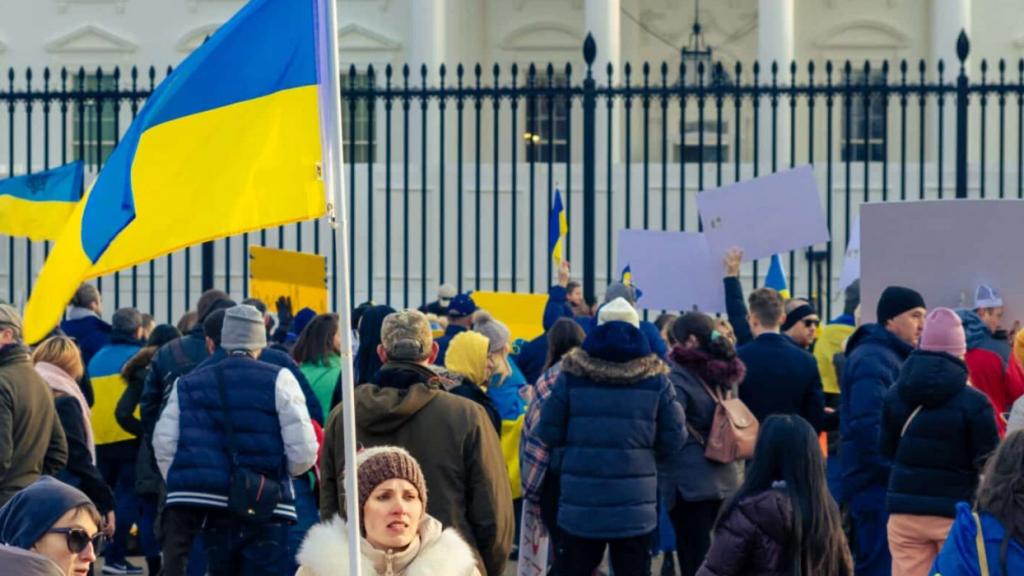 Small pro Ukraine protest in front of the White House